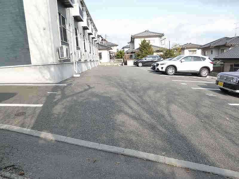 レオネクストサン井芹 駐車場