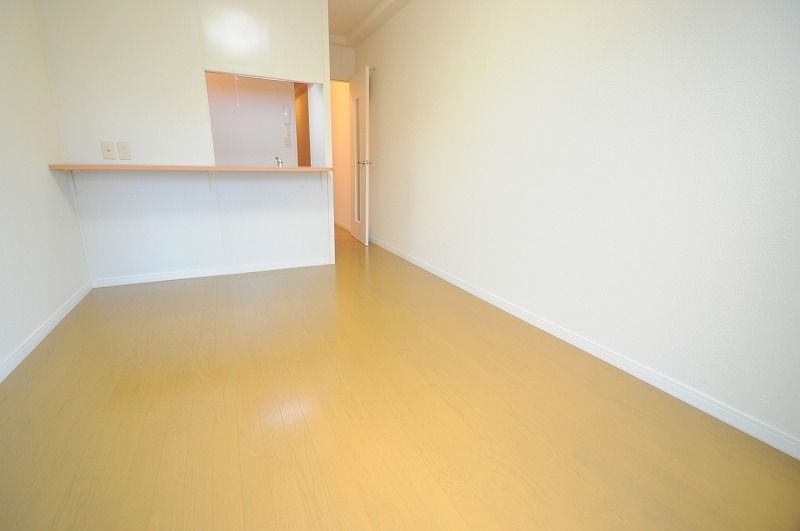 レオパレスラ　ルーナＢ 居間