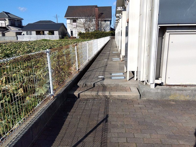 レオパレスグリーンハイツ　長塚 エントランス