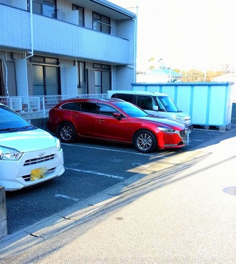 レオパレスソフィア 駐車場