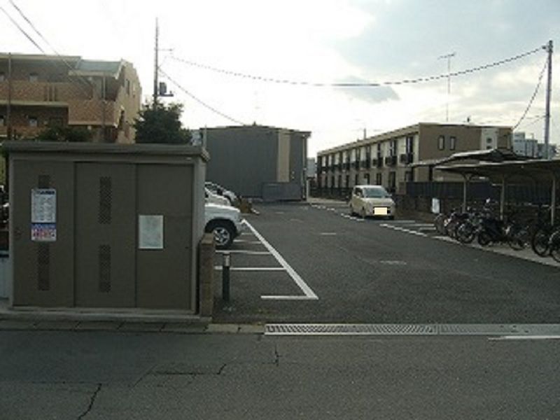 レオパレスソレイユガーデン 駐車場