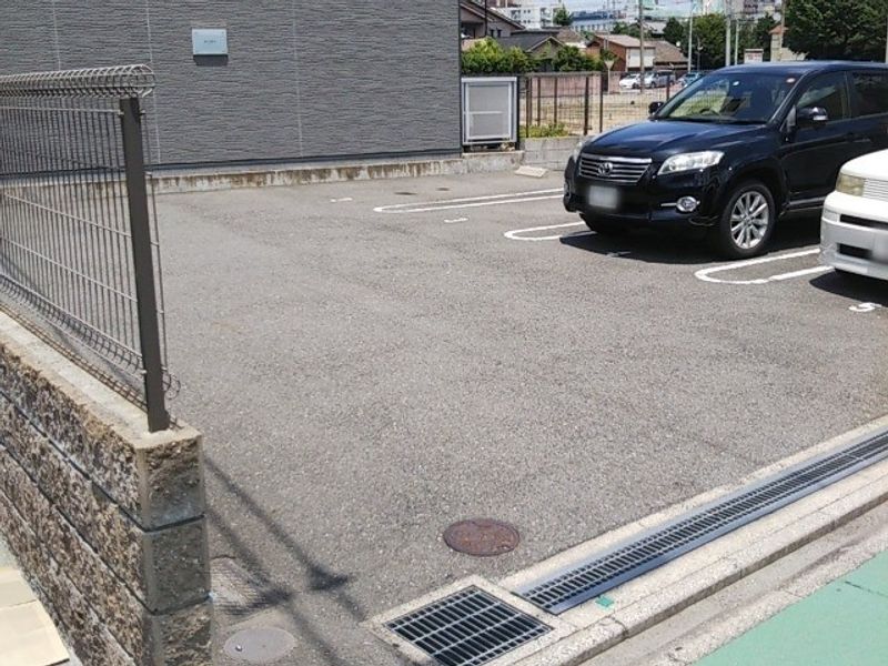 レオパレスかこまち 駐車場