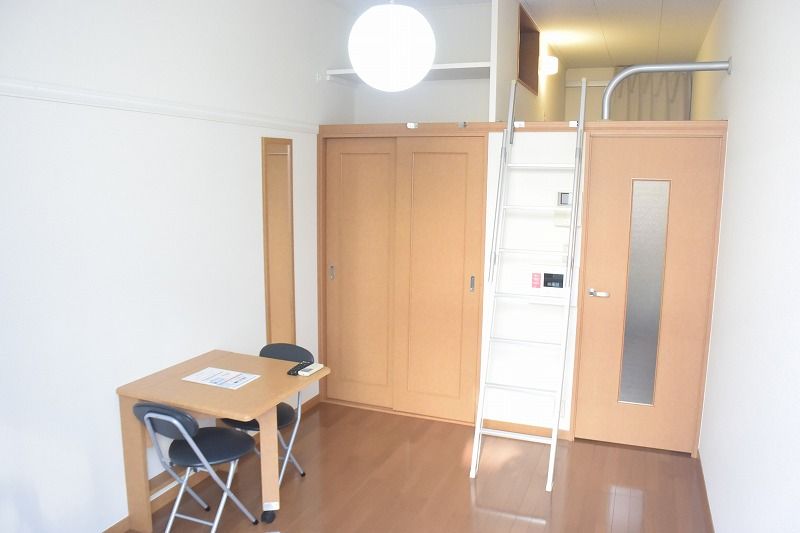 レオパレス豊中　北条 居間