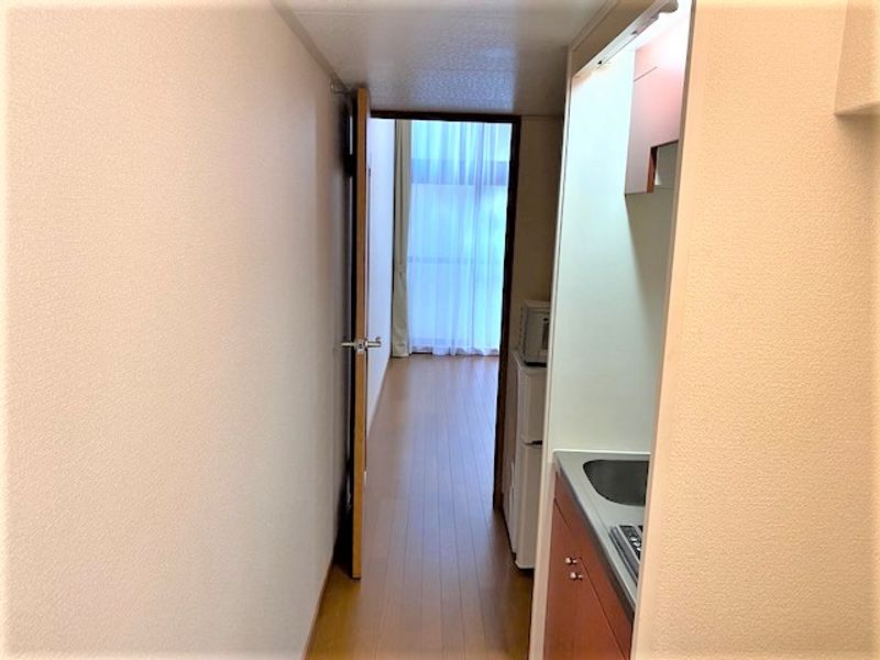 レオパレスたかの 玄関