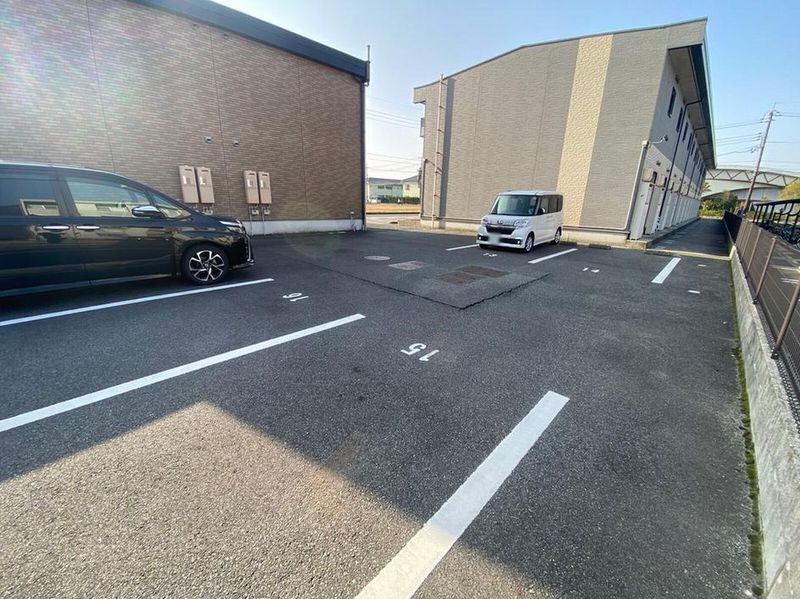 レオパレストビス 駐車場