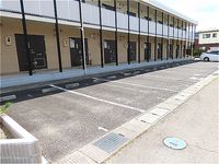 レオパレスエトワール 駐車場