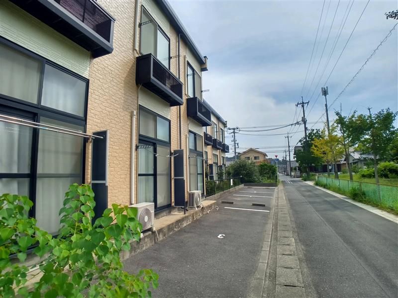 レオパレスＭＯＭＯⅡ 駐車場