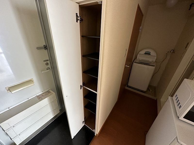 レオパレスつくい 玄関