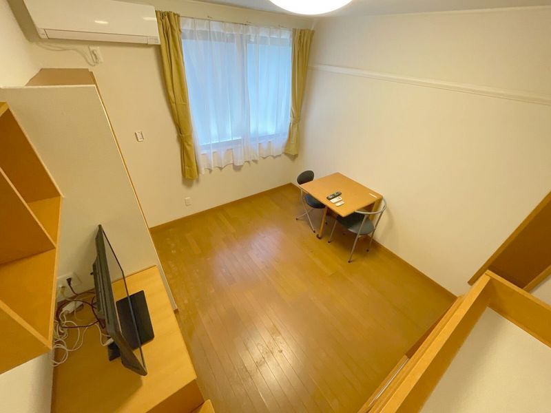 レオパレスセレッソ静波 居間