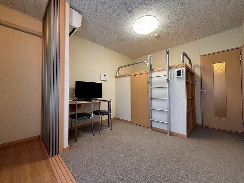 レオパレス岸和田５ 居間