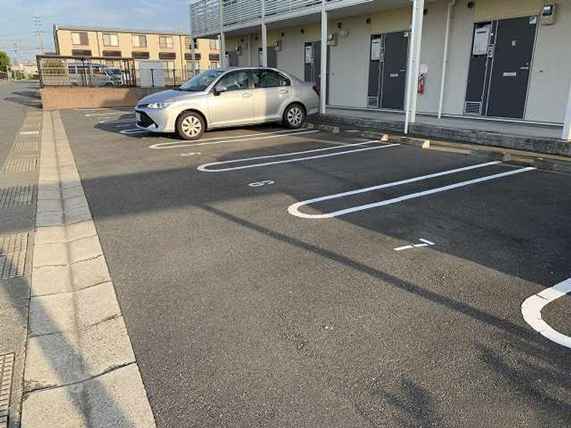 LEONEXT Koga II 停车场