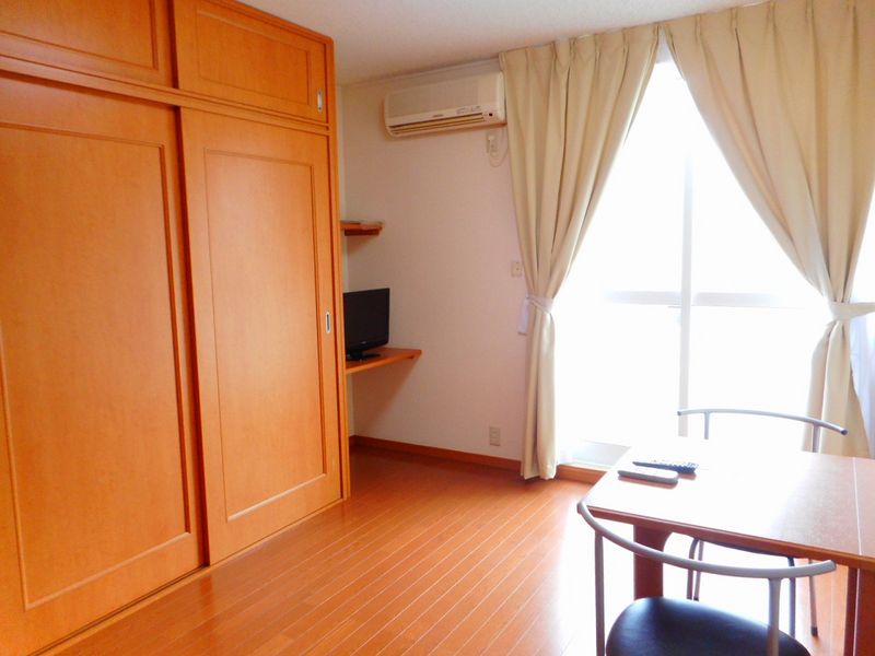 レオパレス平林 居間