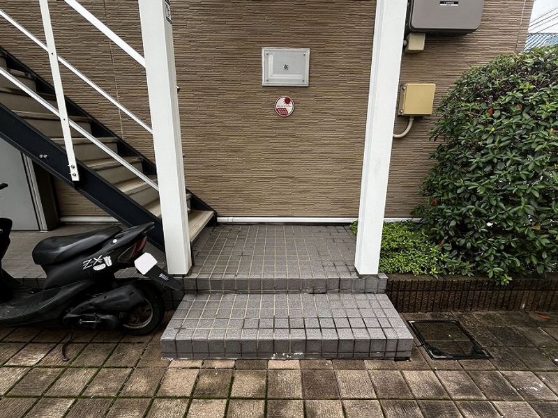 レオパレス英 エントランス