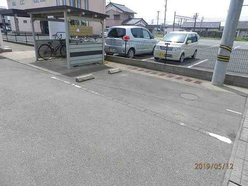 レオパレス瑞穂第二 駐車場