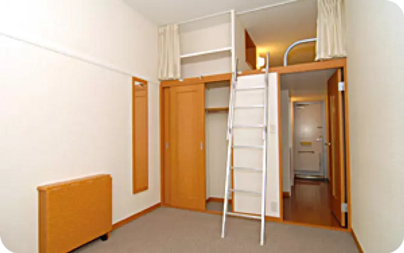 Example of a loft (upper storage) type room