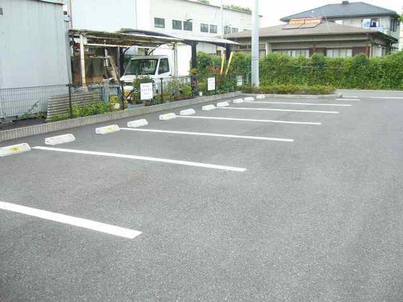 レオネクストサンテリア 駐車場