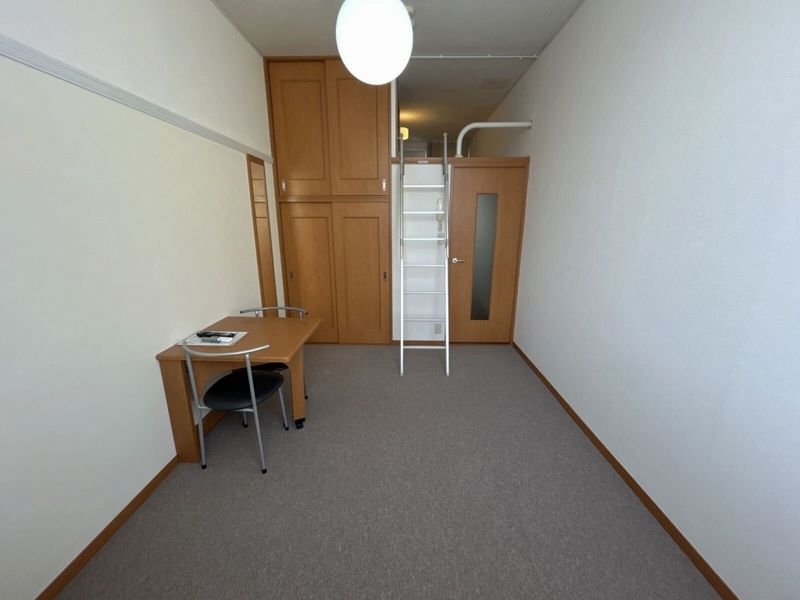 レオパレスフィットニア 居間
