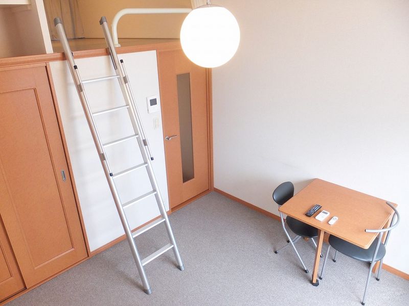 レオパレスラフォーレ長野 居間