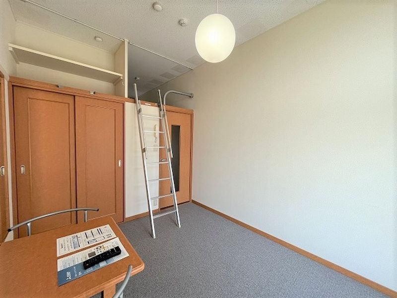 レオパレスフィスデファミーユ 寝室