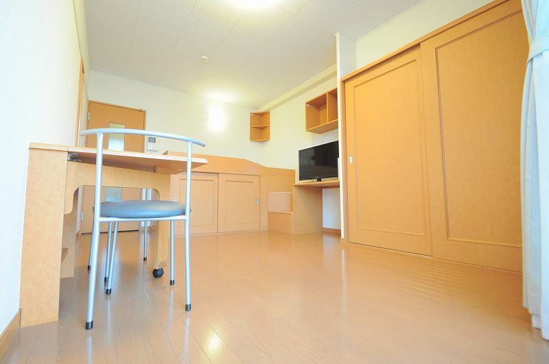 レオパレスバンビーノ 居間