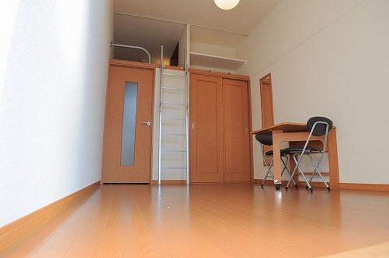 レオパレスファーストステップ 居間