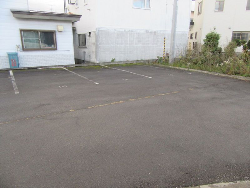 レオパレスハピネスＭ 駐車場