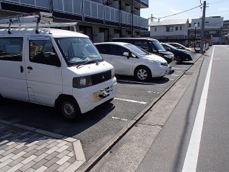 レオパレスメルベーユ 駐車場