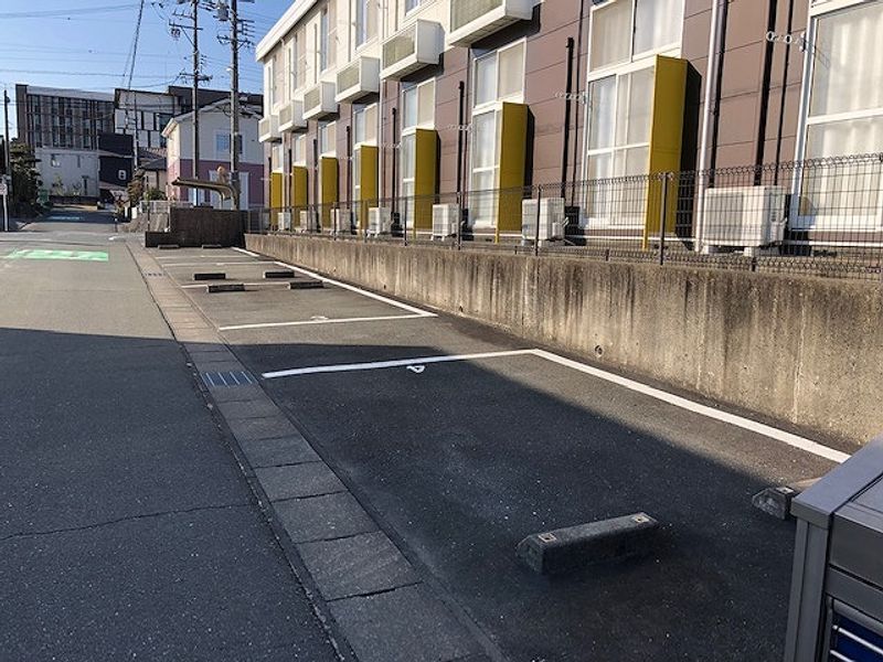 レオパレスリアン 駐車場