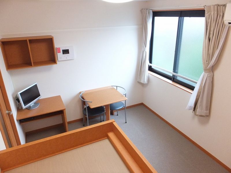 レオパレスパワーハウス 居間