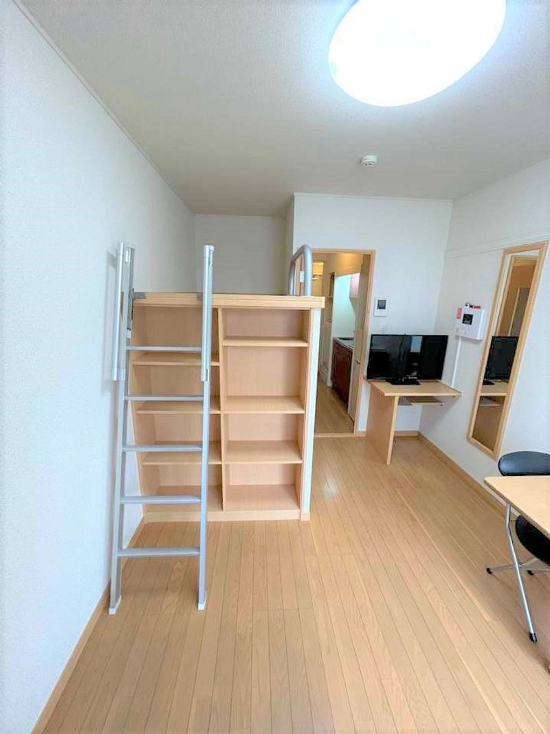 レオパレスコナ　ヴィレッジ 居間