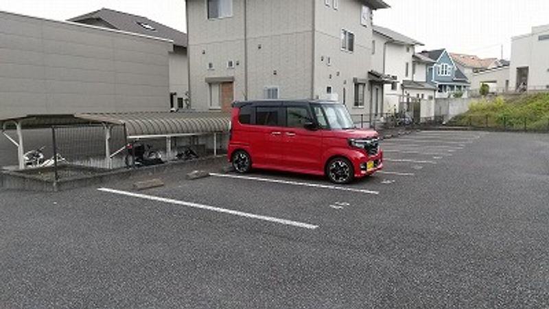 レオパレス滝下Ａ 駐車場