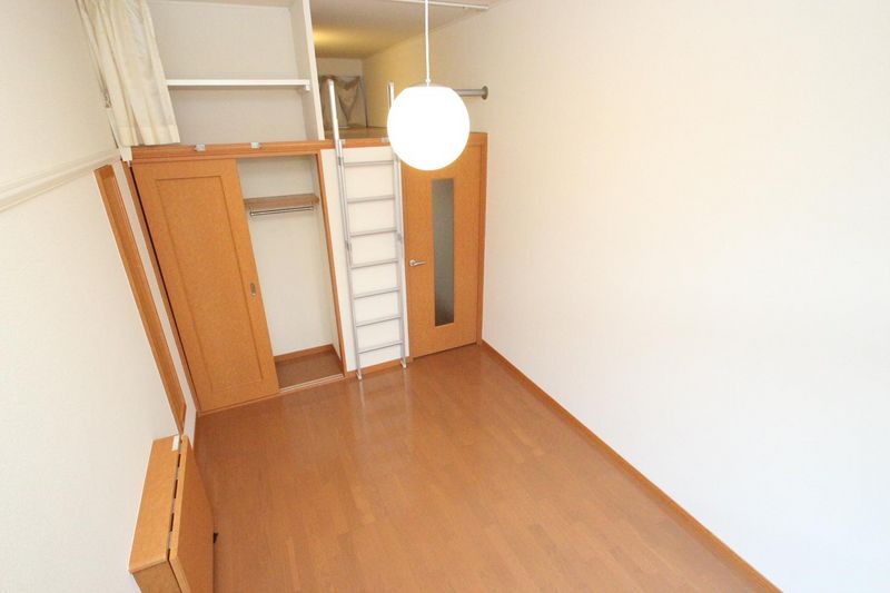 レオパレスウィッシュ日之出 居間