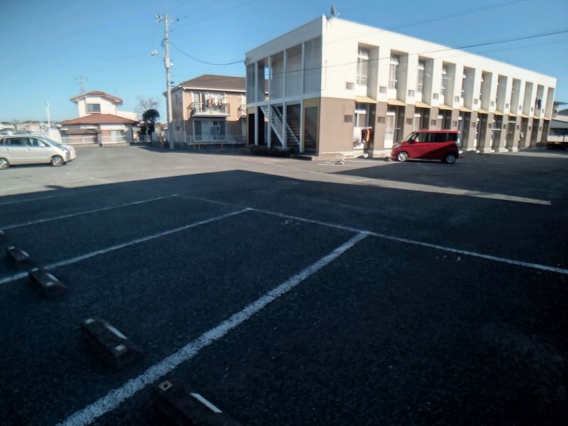 レオパレスボヌールエスパースＣ 駐車場