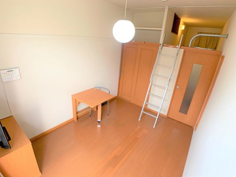 レオパレスエスティ　櫛原 居間