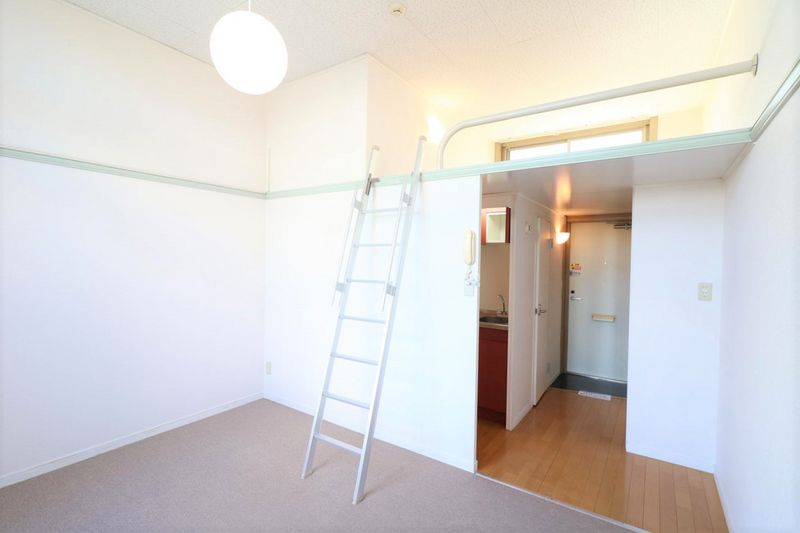 レオパレスフォレスト 居間