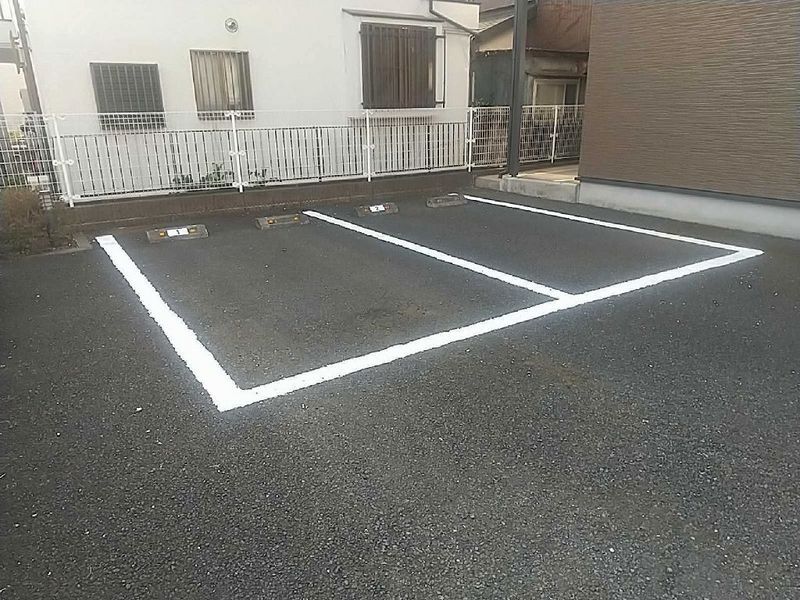 レオパレスカトレア 駐車場