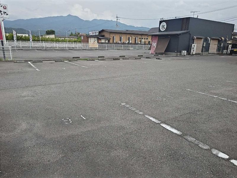 レオパレス与奈泉 駐車場