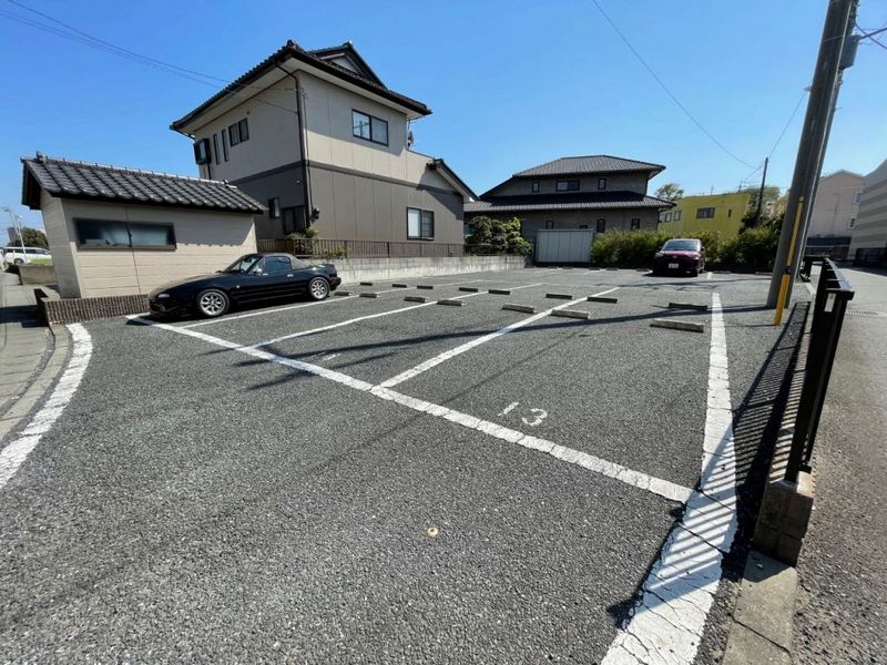 レオパレスアモーレⅡ 駐車場