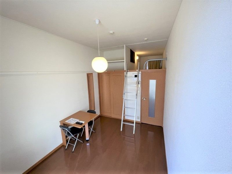 レオパレス今津 寝室