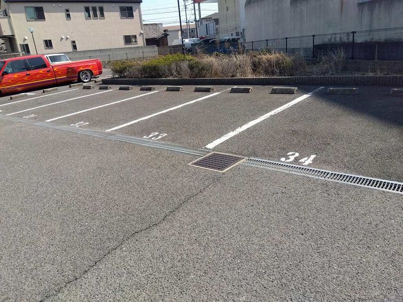 レオパレス富士見 駐車場