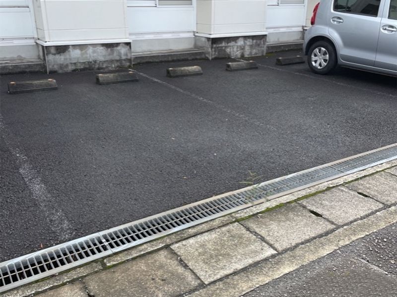 レオパレスマルティ 駐車場