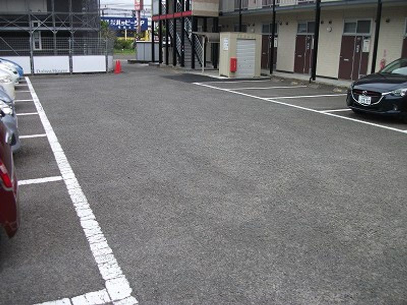 レオパレスコーポ入江 駐車場