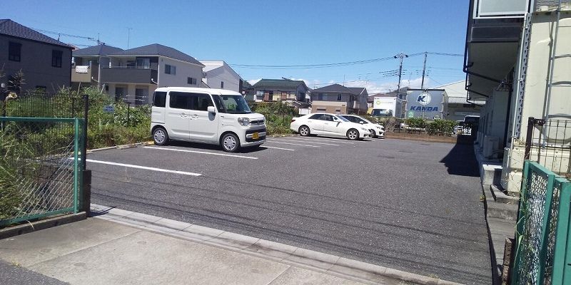 レオパレスリバーサイド天神 駐車場