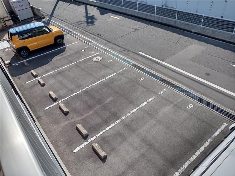 レオパレステラ 駐車場