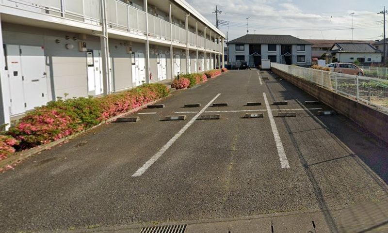レオパレスゆうき弐番館 駐車場