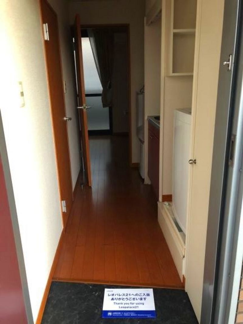 レオパレスハーバーサイドＷ棟 玄関