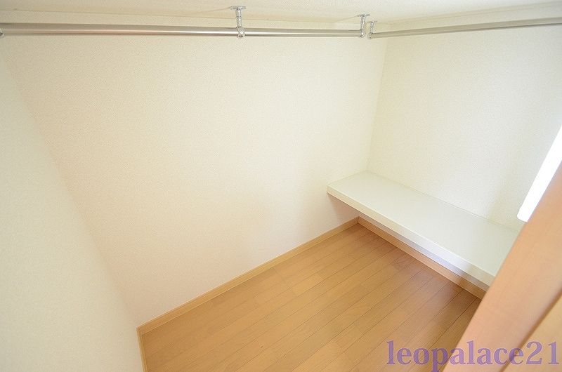 レオパレス津新町 収納