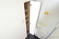 レオパレスエイト 玄関