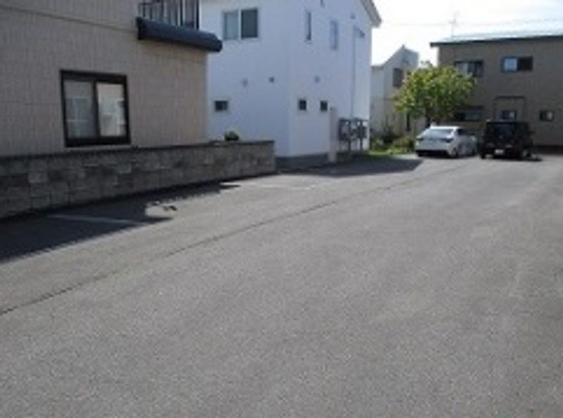レオパレス３３３ 駐車場