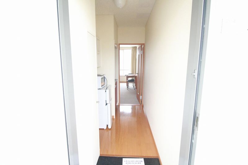 レオパレスアビタシオン 玄関